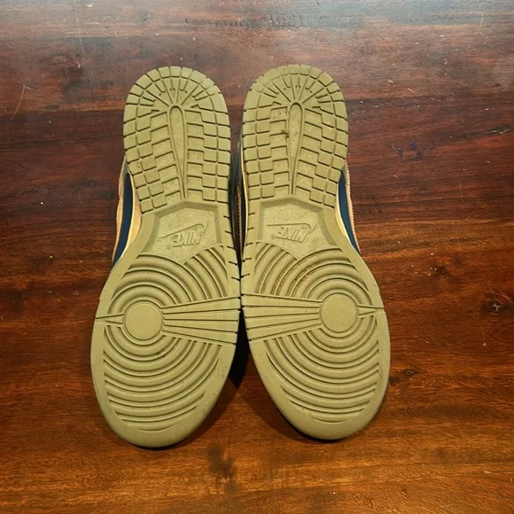 Size 7 argon Nike dunk in good condition!